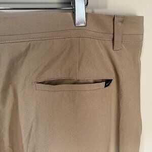 Nike Golf Men's solid tan khaki performance Standard Fit Pants 40 x 30 EUC